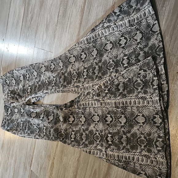 Free People | Just Float On Flare Jeans Snake Print High Waisted Size 25 - Picture 5 of 5
